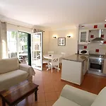 Old Village Apartman *